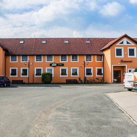 Hotel U Jezera Velky Osek Exterior photo