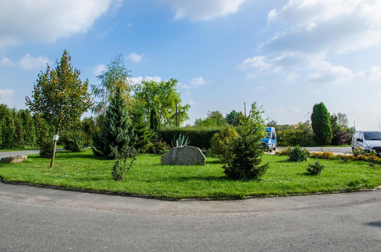 Hotel U Jezera Velky Osek Exterior photo