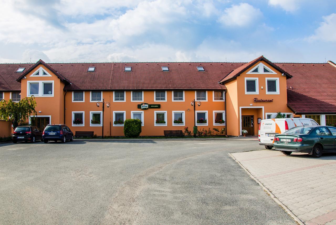 Hotel U Jezera Velky Osek Exterior photo