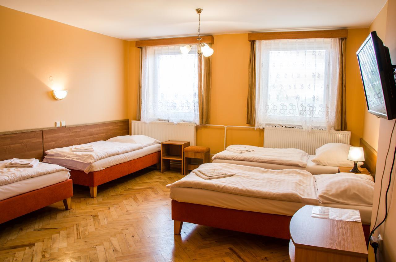 Hotel U Jezera Velky Osek Exterior photo