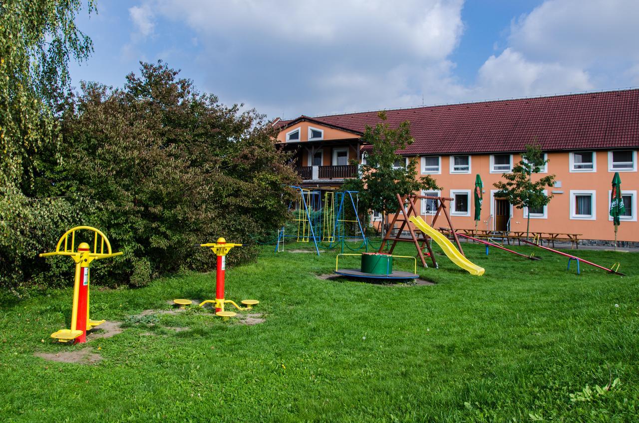 Hotel U Jezera Velky Osek Exterior photo