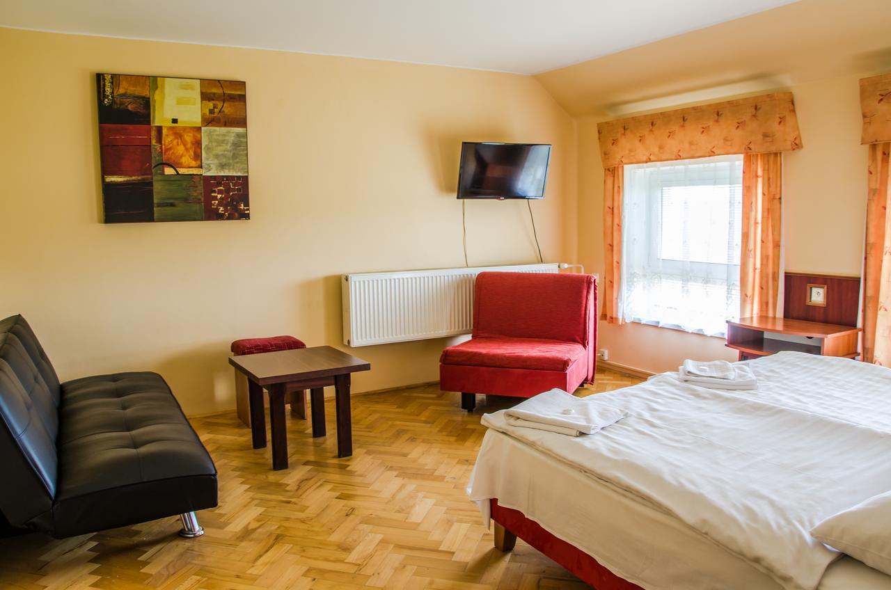 Hotel U Jezera Velky Osek Exterior photo